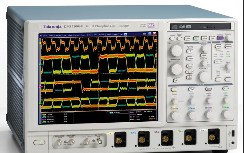 ̩�� MSO70404C �����̖ʾ����/Tektronix�s�ԈD