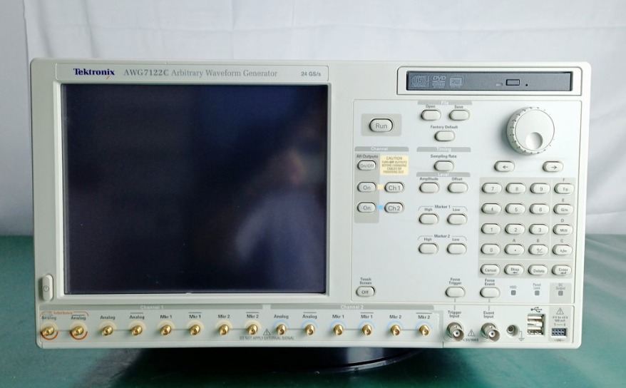 ̩�� AWG7122C ���Ⲩ�ΰl(f��)����/Tektronix�s�ԈD