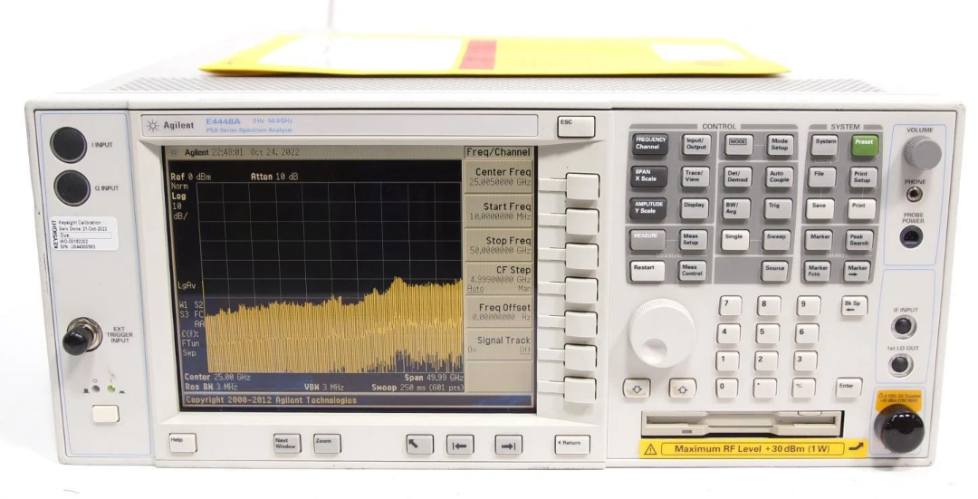 Agilent E4448A �l�V�x/Agilent�s�ԈD