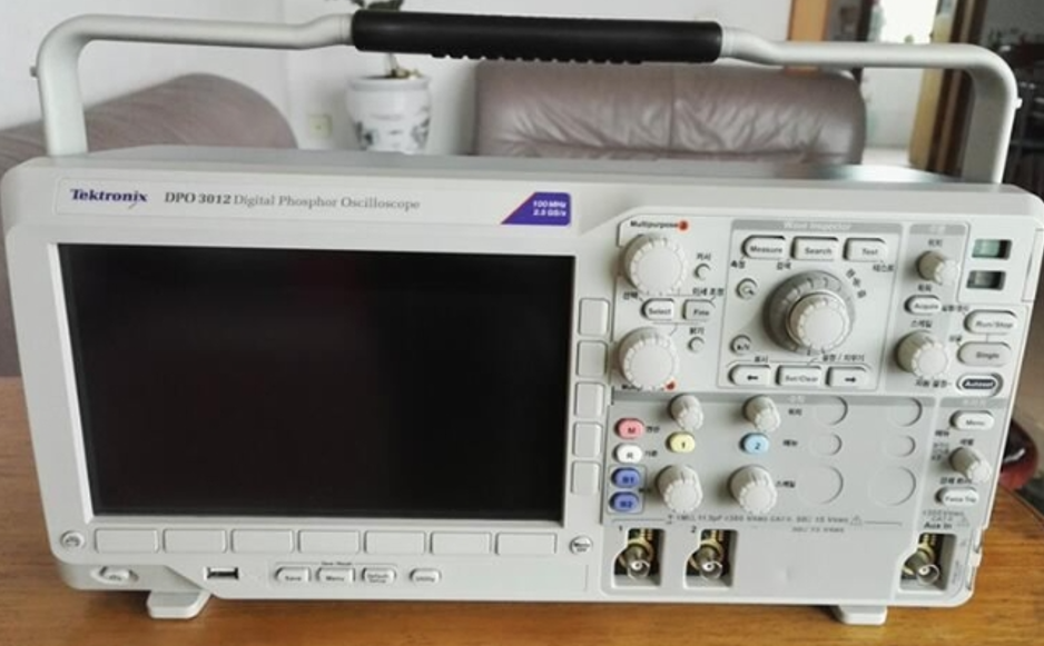 ̩�� DPO3012 �����̖ʾ����/Tektronix�s�ԈD
