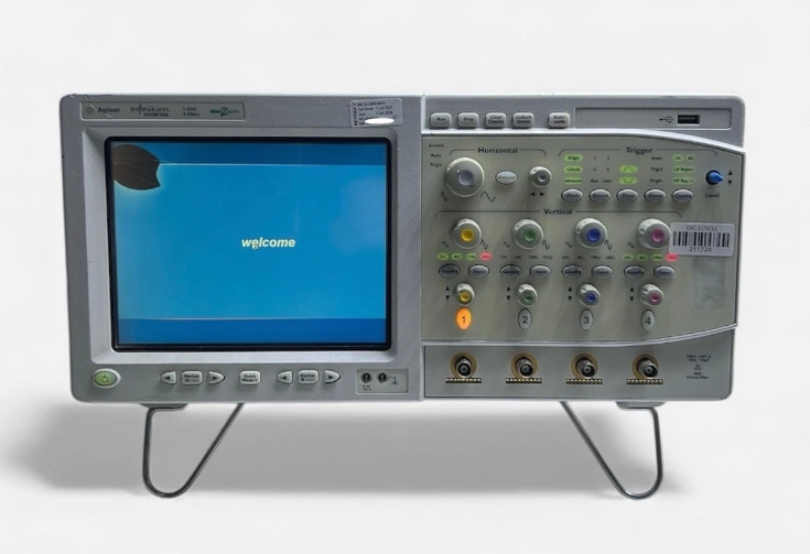 ���݂� DSO8104A ʾ����/Agilent�s�ԈD