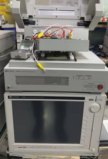 AgilentB1505A�������������x/Agilent�s�ԈD