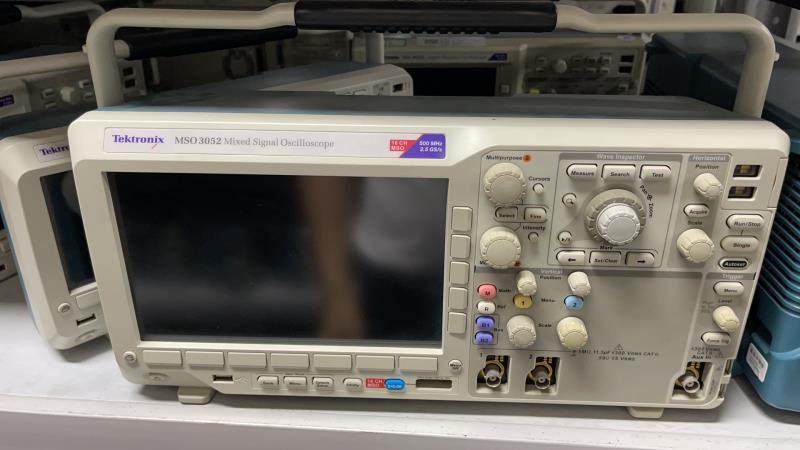��ُ|̩�� MSO3052 �����̖ʾ����/Tektronix�s�ԈD
