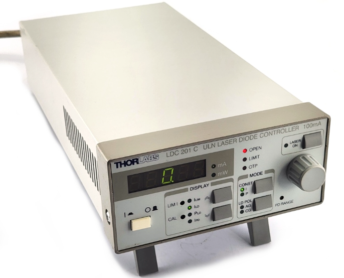 ThorlabsLDC201CU������O�ܿ�����/�����s�ԈD