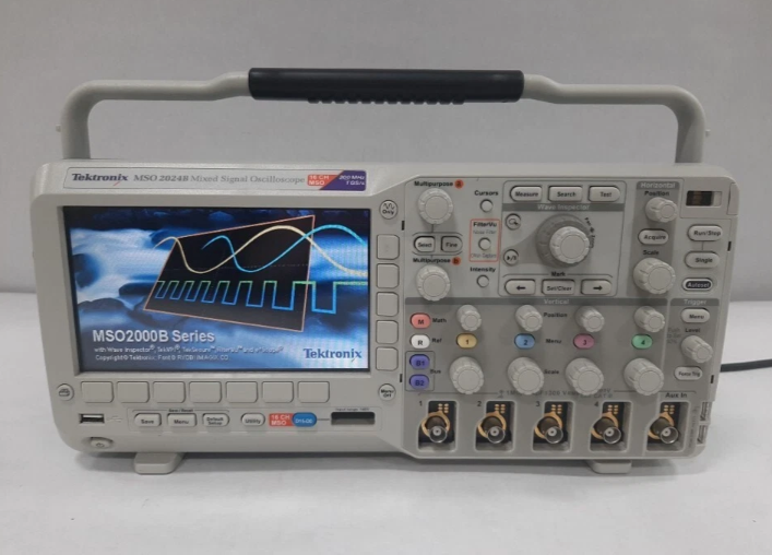 Tektronix MSO2024B �����̖ʾ����/Tektronix�s�ԈD