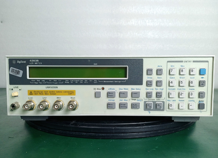 ���݂� 4263B LCR��/Agilent�s�ԈD