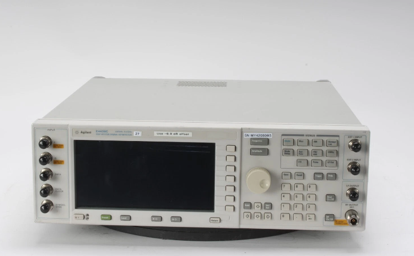 �N��|Agilent  E4438C  ʸ����̖�l(f��)����/Agilent�s�ԈD