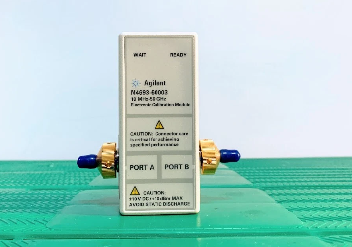 ���݂� N4693-60003 ���У��ģ�K/Agilent�s�ԈD