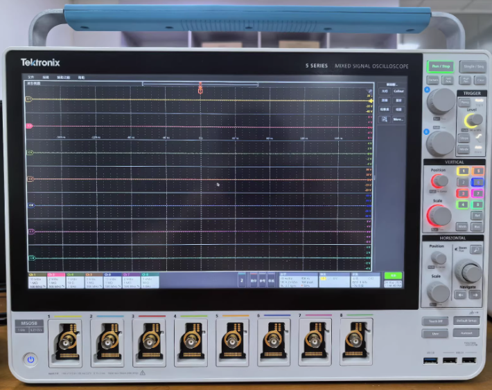 ̩�� MSO58LP �����̖ʾ����/Tektronix�s�ԈD