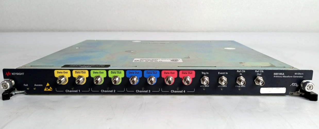 Keysight M8195A ���Ⲩ�ΰl(f��)����/Keysight�s�ԈD