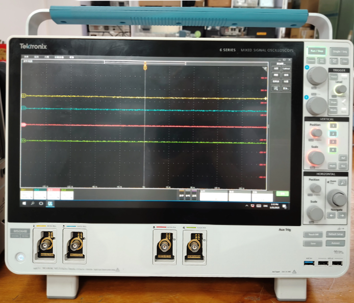 �N�ۡ����U|̩�� MSO64B �����̖ʾ����/Tektronix�s�ԈD
