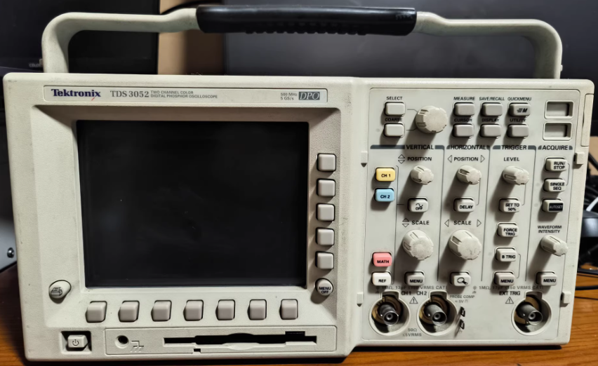̩�� MDO3032 ʾ����/Tektronix�s�ԈD